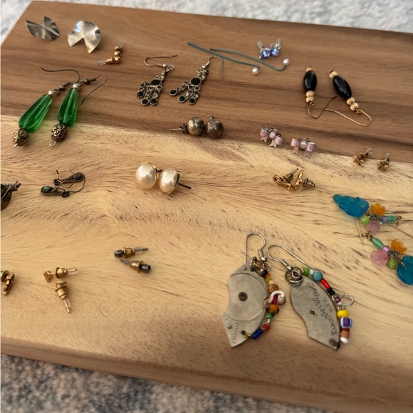 Estate Lot of Vintage Earrings - Picture 2 of 5